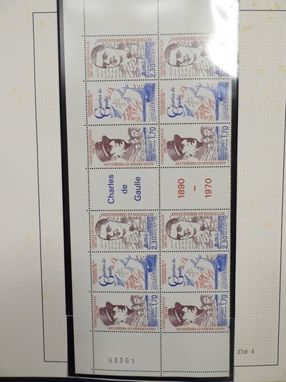 null SAINT-PIERRE-ET-MIQUELON 1 classeur brun-jaune de timbres-poste non-oblitérés....