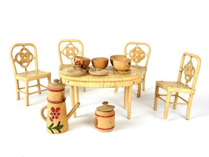 null FURNITURE for DOLL including a table and four chairs in rattan. H (max): 14...