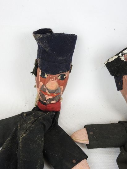 null THREE PUPPETS of puppets in fabric and painted wood. Beginning of the 20th century....