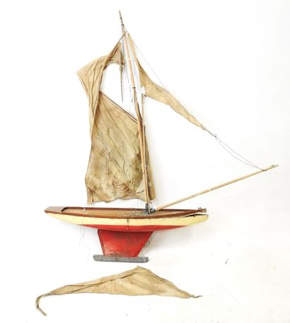 null Important sailboat in painted wood and fabric. H : 156 - W : 145 - D : 21 cm....