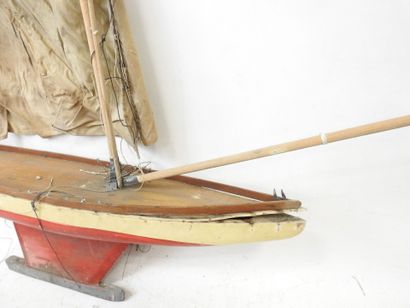null Important sailboat in painted wood and fabric. H : 156 - W : 145 - D : 21 cm....