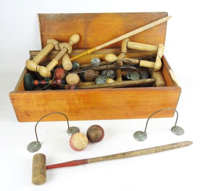 null Antique wood and metal CROQUET GAME. Miniature (L : 38 cm). In its box. Wear...
