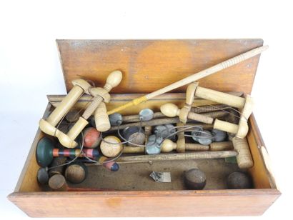 null Antique wood and metal CROQUET GAME. Miniature (L : 38 cm). In its box. Wear...