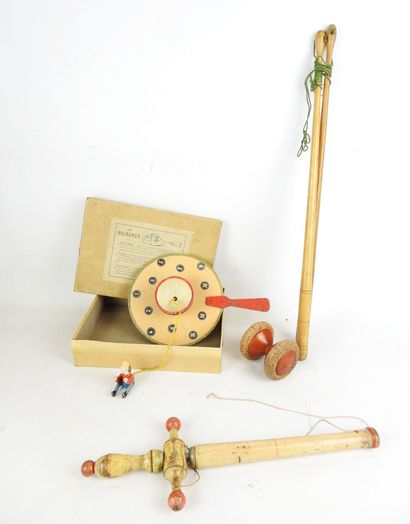 null WOODEN GAMES including Bilbopot, Diabolo and other toys. 