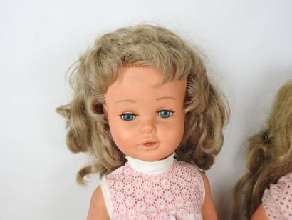 null RAYNAL: Celluloid doll. Sleeping blue eyes. Marked in the neck. H: 51 cm. Wear....