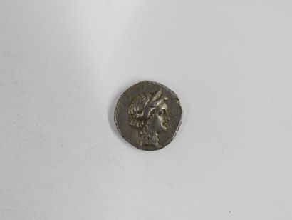 DENARIUS OF JULES CESAR. (47-46 BC) Silver....
