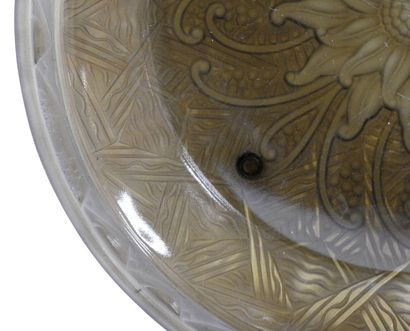 null LORRAIN NANCY - France
Circular dish in smoked glass, pressed, satin-finished...