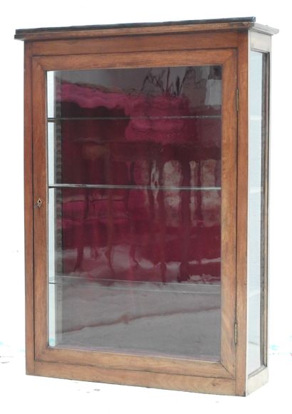 null Rectangular wall display case in natural wood with three glass trays.
103,5...