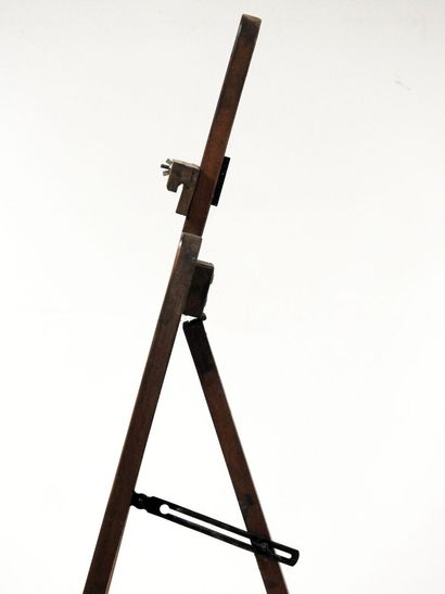 null Large easel in natural wood, adjustable inclination.
185 x 84 cm.
Wear and ...