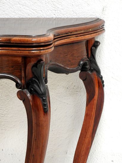 null Console that can form a game table with a curved edge in natural wood, opening...