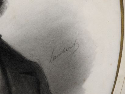 null LAMBERT - XIXe siècle
Portrait d'homme à la redingote noire.
Fusain et réhauts...