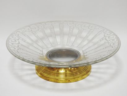 null ETLING
Large circular cup out of moulded and pressed glass with decoration of...