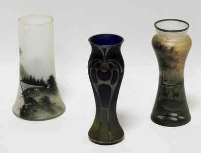 null Meeting of three glass vases with painted decoration of lake and game in the...