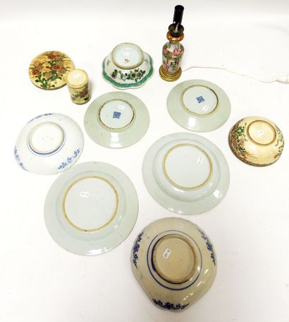 null FAR EAST
Lot in porcelain of Canton, Kakiemon, Satsuma including: lamp stand,...