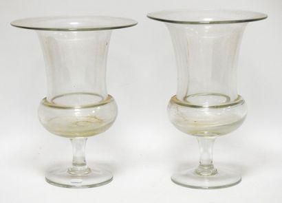 null Meeting of 2 vases médicis out of glass.
H.: 30 and 31 cm.
Wear.