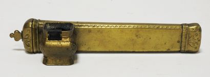null Persian travel inkwell in brass.
Period XIXth.
L.: 20 cm.
Bears a mark on the...