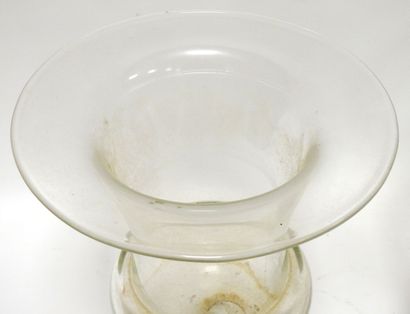 null Meeting of 2 vases médicis out of glass.
H.: 30 and 31 cm.
Wear.