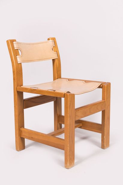 null Maison REGAIN: Six elm chairs, seat and back upholstered in beige leather. 77...