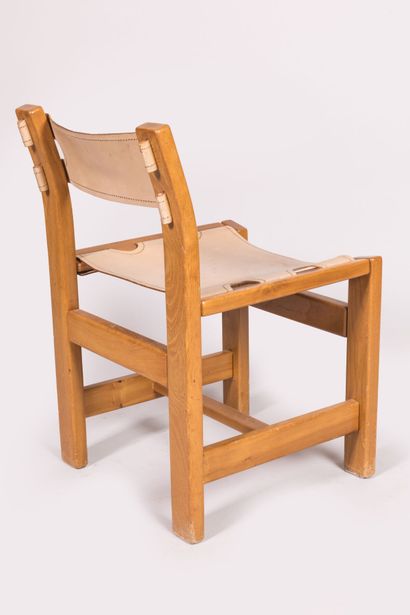 null Maison REGAIN: Six elm chairs, seat and back upholstered in beige leather. 77...