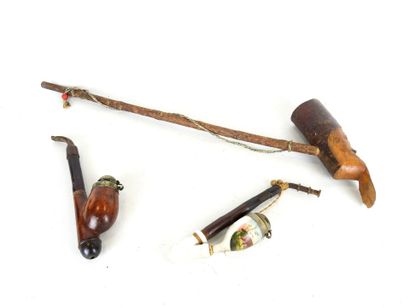 null LOT of pipes and calumet in carved wood and porcelain decorated with a deer...
