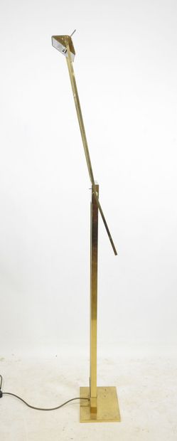 null Gilded metal counterweight LAMPADAIRE. Circa 1980-1990. H.: 189 cm. Untested...
