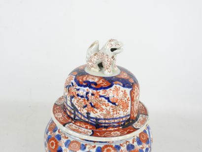 null JAPAN: Porcelain covered port with red, blue and gold Imari decoration, Fretel...