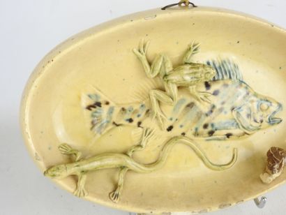 null Léon Antoine BRARD (1830-1902), in the taste of: Oval earthenware dish decorated...