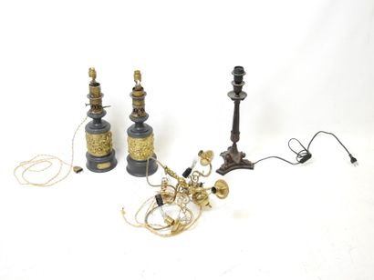 null LOT including : - Pair of J.S. moderator lamps in metal with oak leaf and acorn...