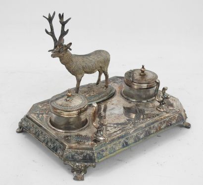 null Silver and silver-plated metal ENCRIER decorated with a stag. Two glass reservoirs....