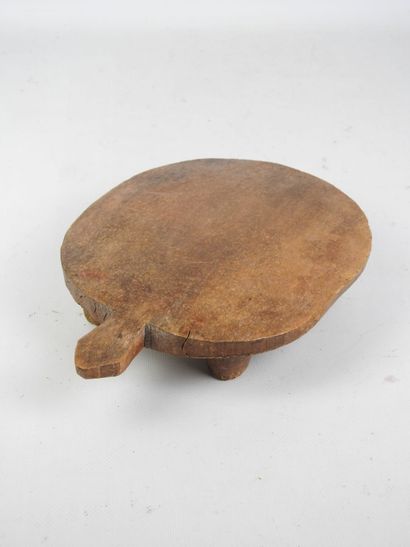 null INDIA: Carved wooden chapati (traditional Indian bread) dish. H: 29.5 - L: 21.5...