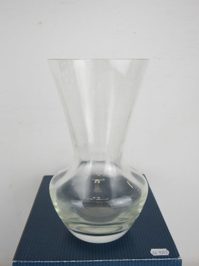 null CHB - cristallerie de Haute Bretagne : Long-necked crystal vase - Jérôme model....
