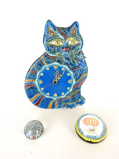 null M. PERRET (XX-XXIth): Blue glazed ceramic clock in the shape of a cat. Signed...