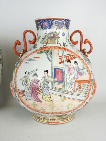 null CHINA: Porcelain vase with polychrome enamel decoration of palace scenes in...