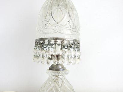null LAMP in cut crystal with floral decoration, metal frame. H: 40 cm. Worn and...