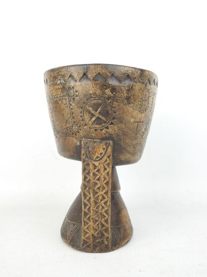 null POPULAR ART: Small carved and engraved wooden MORTAR. Name inscription Benedicta...