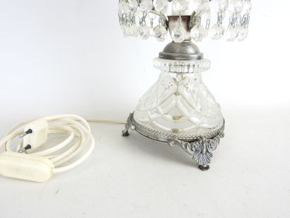 null LAMP in cut crystal with floral decoration, metal frame. H: 40 cm. Worn and...