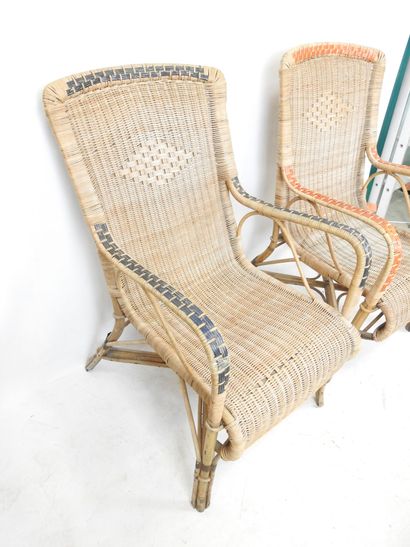 null L. GARZETTI (Bordeaux - Talence) : Two pairs of orange and black stained rattan...