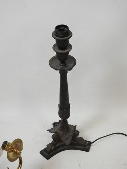 null LOT including : - Pair of J.S. moderator lamps in metal with oak leaf and acorn...