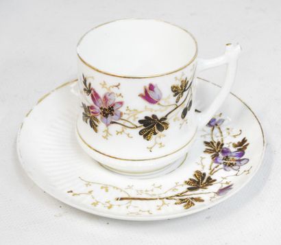 null Service à café en porcelaine à décor de jetés de fleurs violettes comprenant...