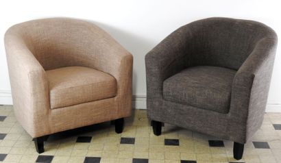 null Travail moderne
Paire de fauteuils confortables à garnitures nuancées brunes.
75...