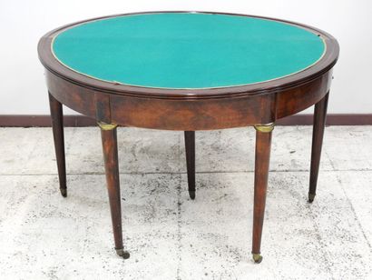 null Table à jeu à plateau circulaire à 5 pieds en acajou de style Louis XVI, agrémenté...
