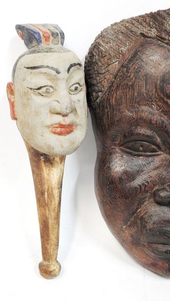null Lot en bois sculpté comprenant : Masques féminins et masculins (H.: 30 et 18...