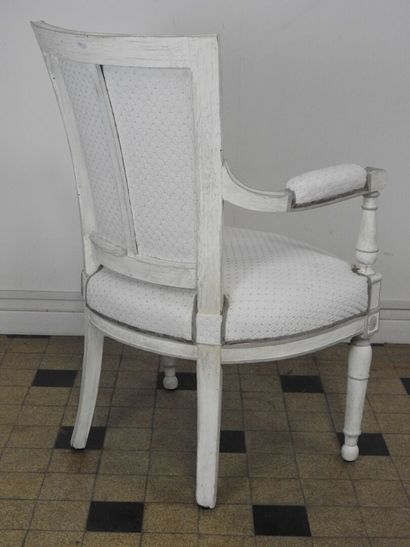 null White and grey rechampi armchair
H. 85 cm
Wear