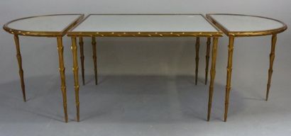 Maison BAGUÈS Grande table basse, en bronze doré, composée de trois parties formant...