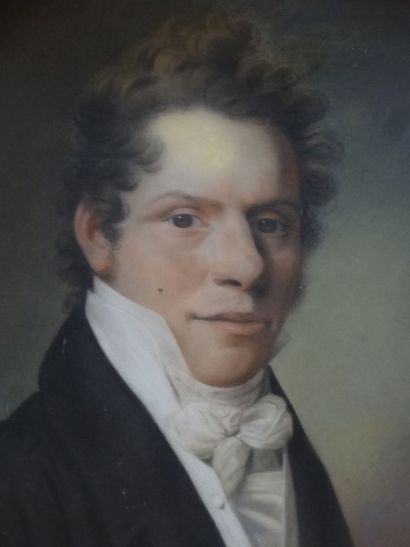 ECOLE FRANCAISE DU XIXème siècle Portrait d'homme de trois quart. Pastel. 47.5x40...