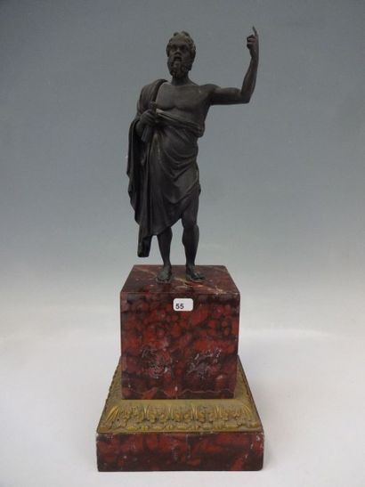 null STATUETTE en bronze ciselé et patiné représentant Socrate vêtu d'une toge, la...