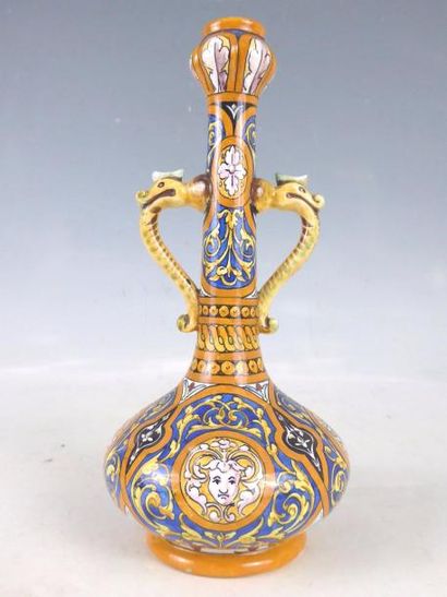 null BLOIS – Adrien THIBAULT : Vase soliflore à deux anses et col bulbeux en faïence...