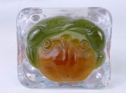 null DAUM France : Presse papier en verre à décor en relief d’un crabe stylisé vert...