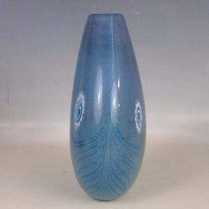 null Christian DIOR : Vase en verre en forme d'amande à décor plume de paon de murrines...