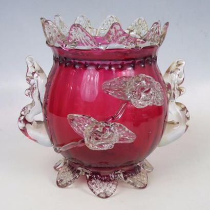 null Auguste JEAN (dans le gout de) : Vase en verre soufflé coloré rose à anses en...